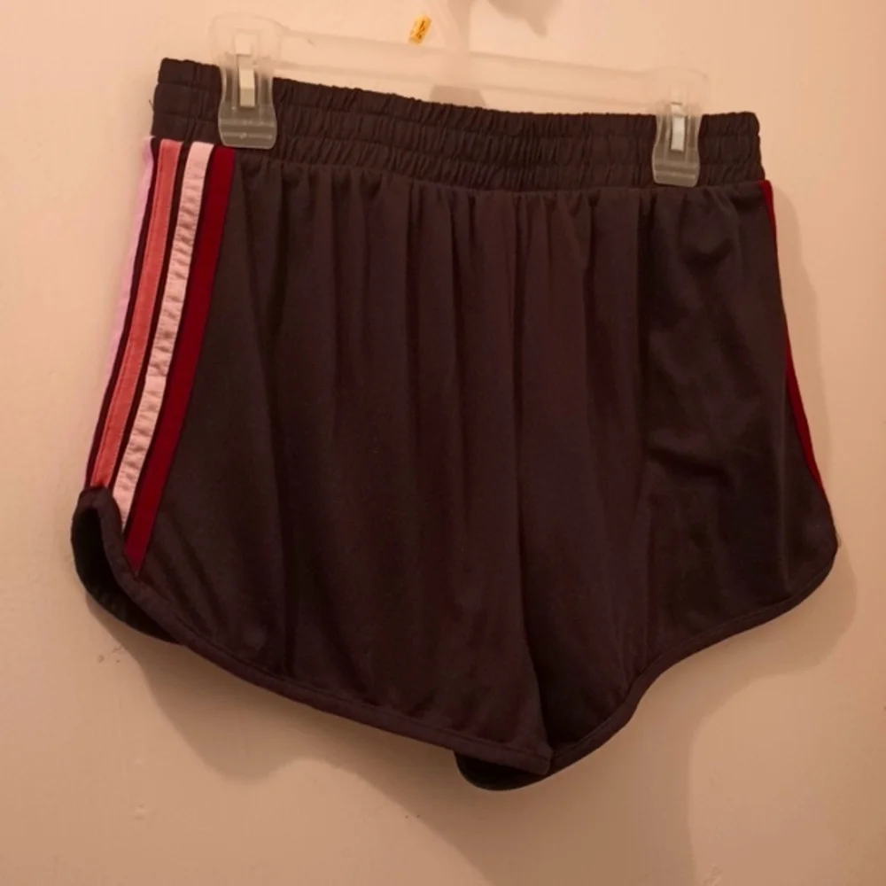 Shorts - Picture 4 of 5